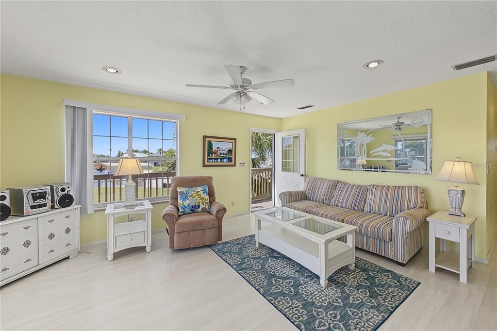 For Sale: $499,000 (3 beds, 1 baths, 1056 Square Feet)