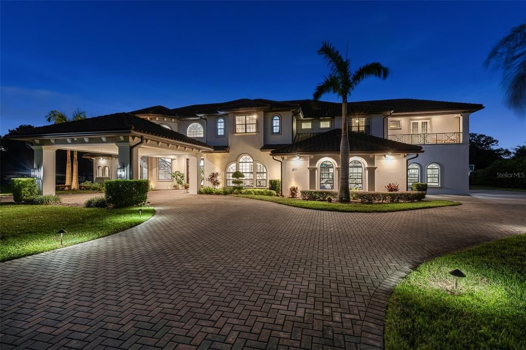 For Sale: $6,895,000 (6 beds, 6 baths, 9474 Square Feet)
