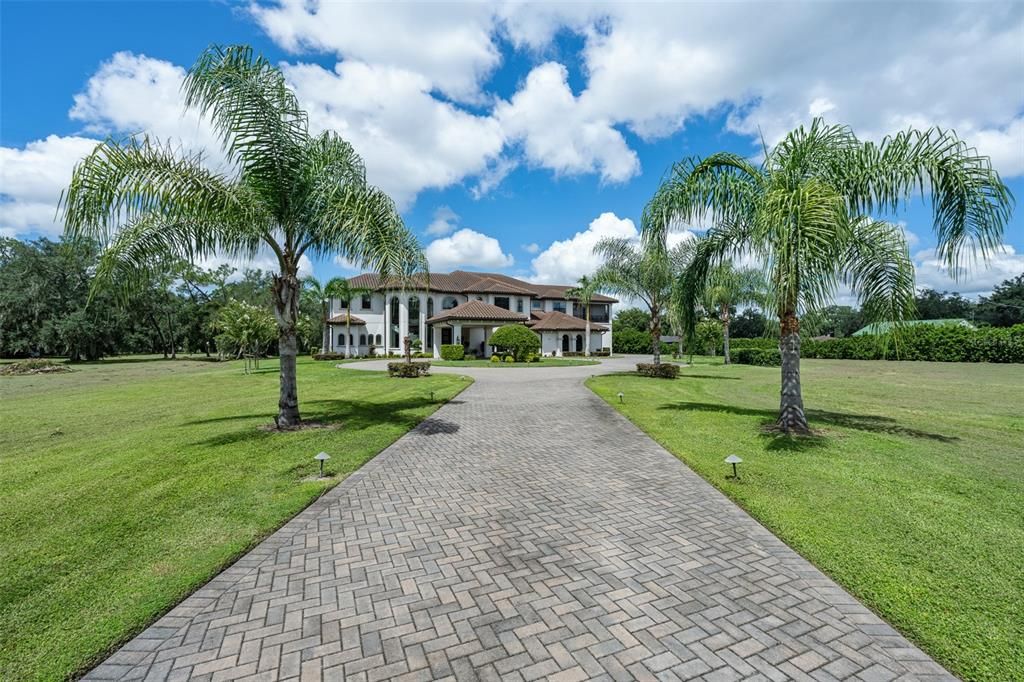 For Sale: $6,895,000 (6 beds, 6 baths, 9474 Square Feet)