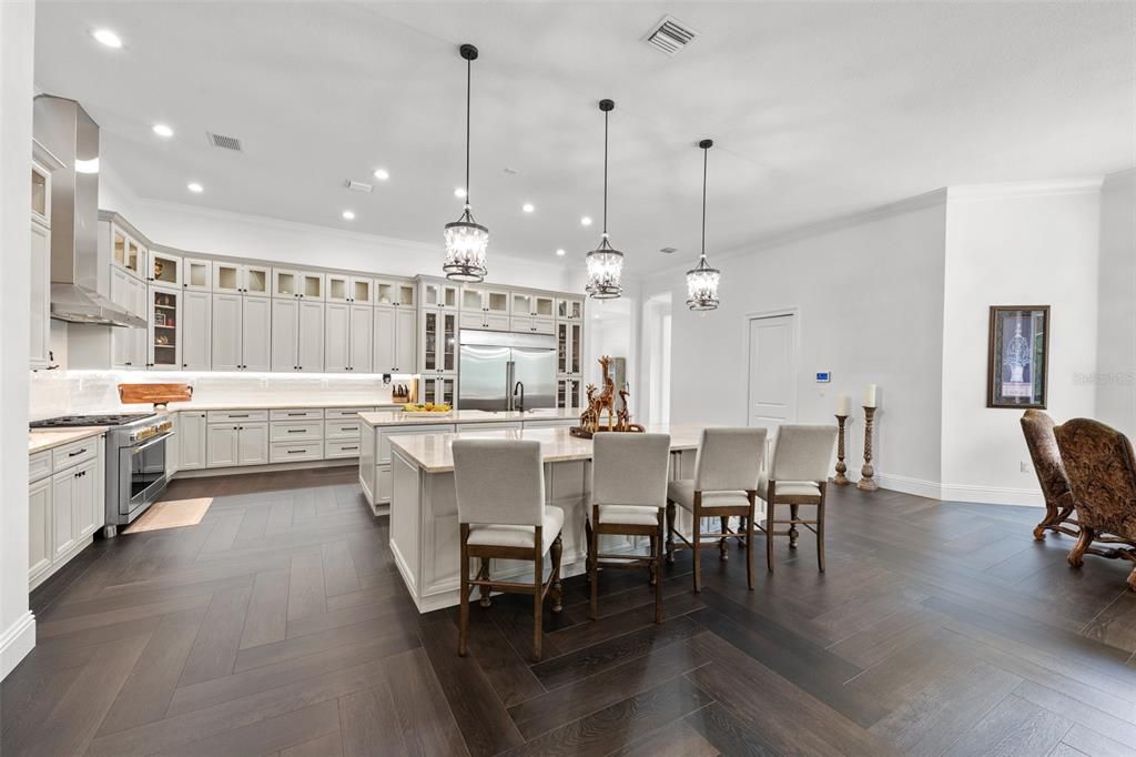 For Sale: $6,895,000 (6 beds, 6 baths, 9474 Square Feet)