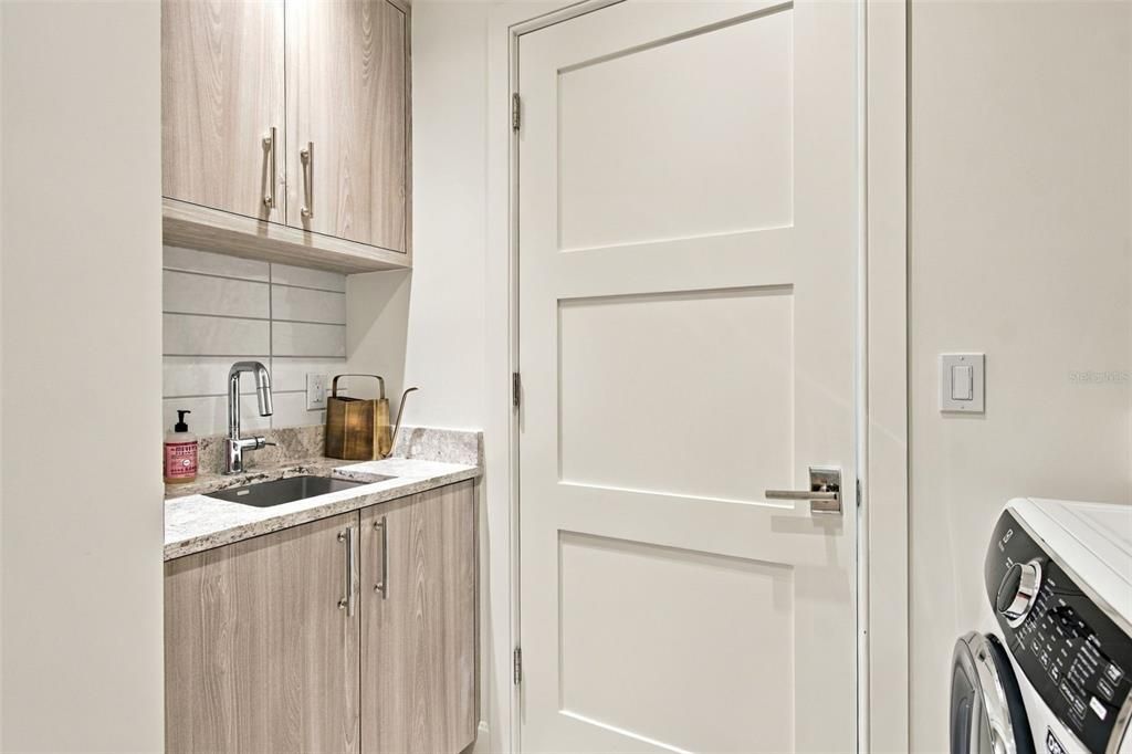 En Venta: $2,299,000 (3 camas, 3 baños, 2156 Pies cuadrados)
