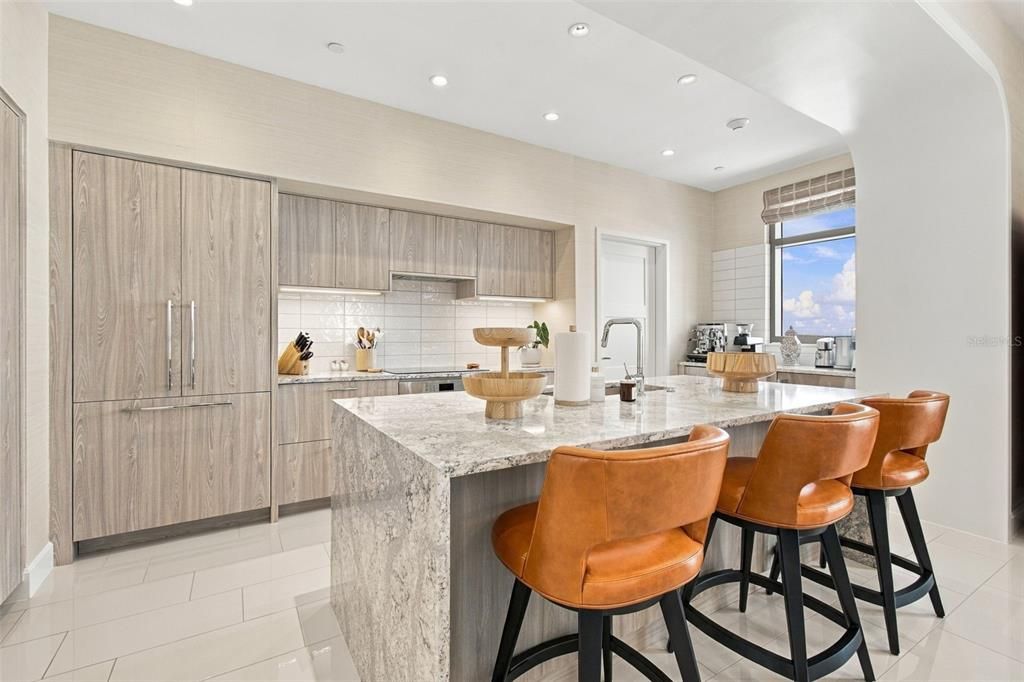 En Venta: $2,299,000 (3 camas, 3 baños, 2156 Pies cuadrados)