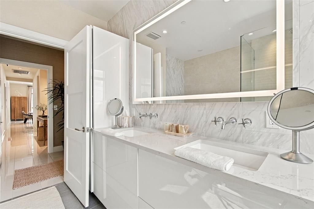 En Venta: $2,299,000 (3 camas, 3 baños, 2156 Pies cuadrados)
