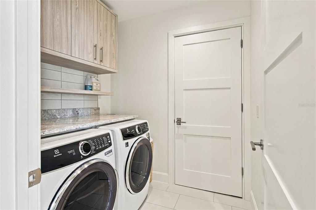 En Venta: $2,299,000 (3 camas, 3 baños, 2156 Pies cuadrados)
