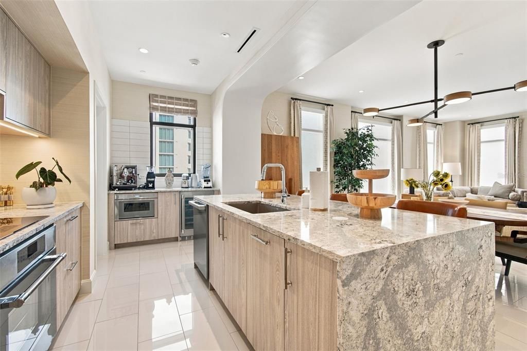 En Venta: $2,299,000 (3 camas, 3 baños, 2156 Pies cuadrados)