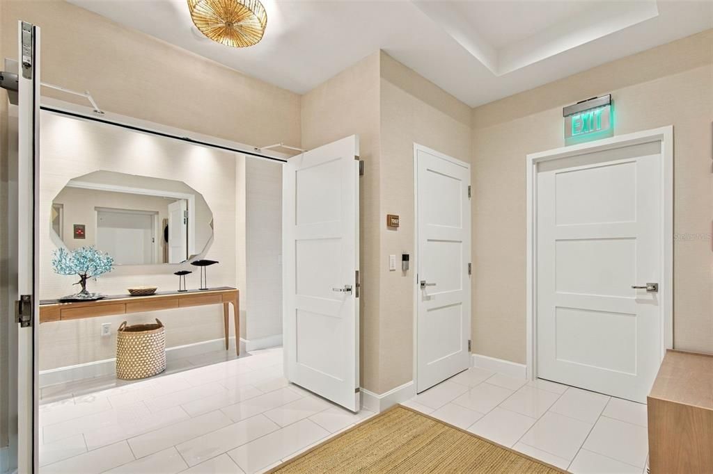 En Venta: $2,299,000 (3 camas, 3 baños, 2156 Pies cuadrados)