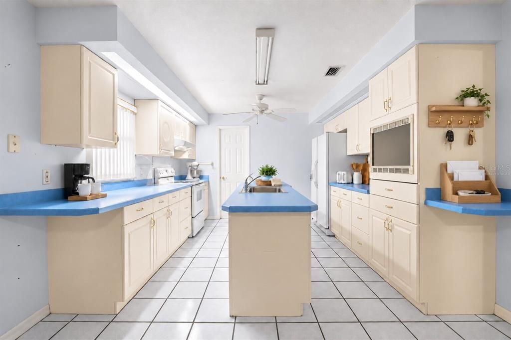 En Venta: $299,900 (3 camas, 2 baños, 1713 Pies cuadrados)