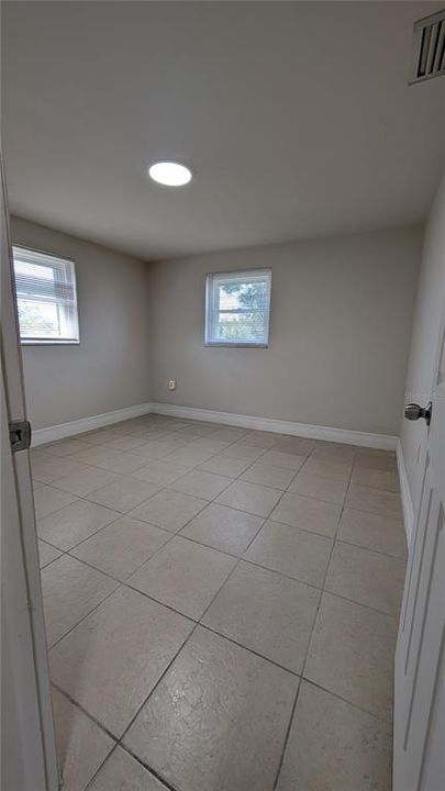For Rent: $1,600 (2 beds, 1 baths, 905 Square Feet)