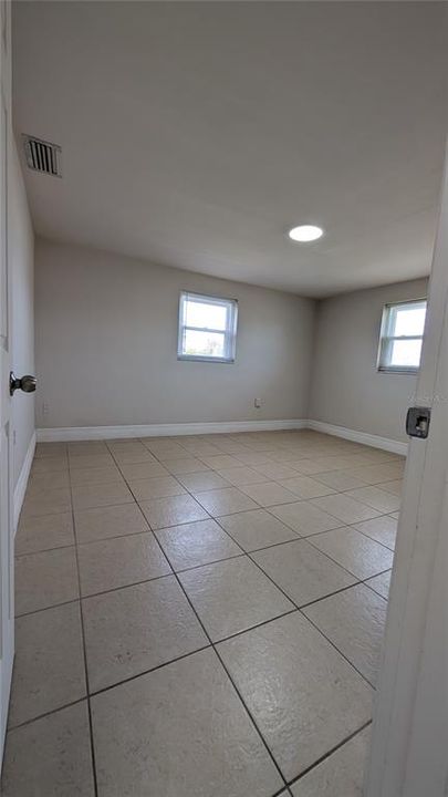 For Rent: $1,600 (2 beds, 1 baths, 905 Square Feet)