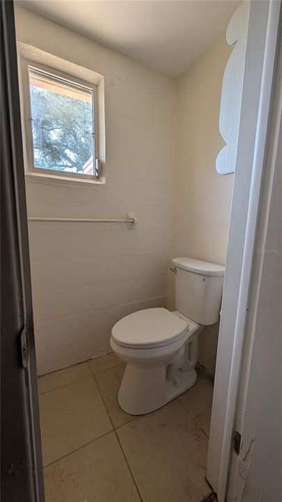 For Rent: $1,600 (2 beds, 1 baths, 905 Square Feet)