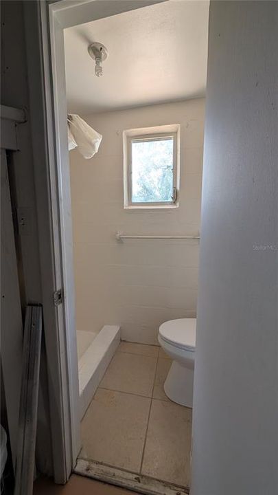 For Rent: $1,600 (2 beds, 1 baths, 905 Square Feet)