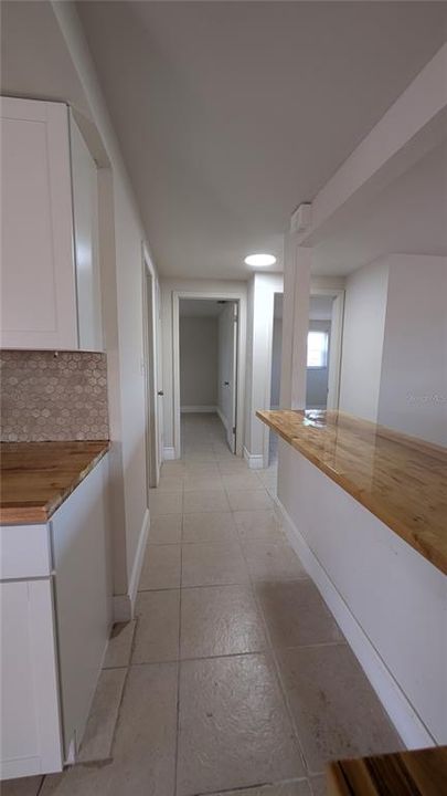 For Rent: $1,600 (2 beds, 1 baths, 905 Square Feet)