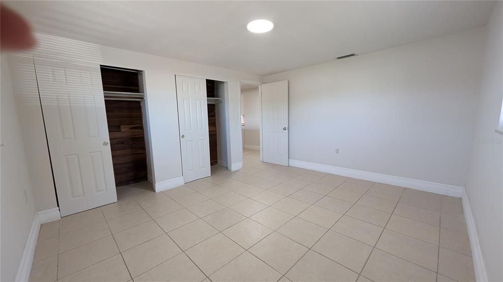 For Rent: $1,600 (2 beds, 1 baths, 905 Square Feet)