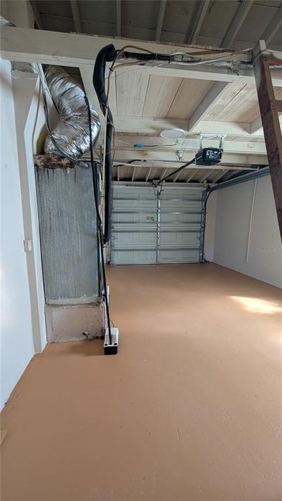 For Rent: $1,600 (2 beds, 1 baths, 905 Square Feet)