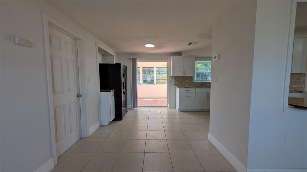 For Rent: $1,600 (2 beds, 1 baths, 905 Square Feet)