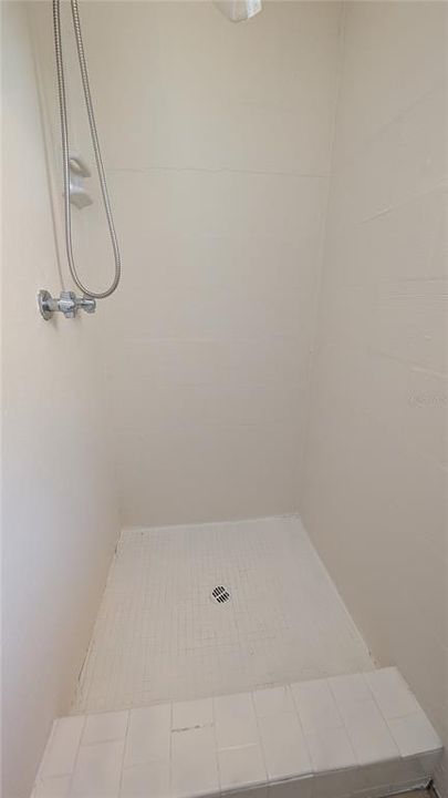 For Rent: $1,600 (2 beds, 1 baths, 905 Square Feet)