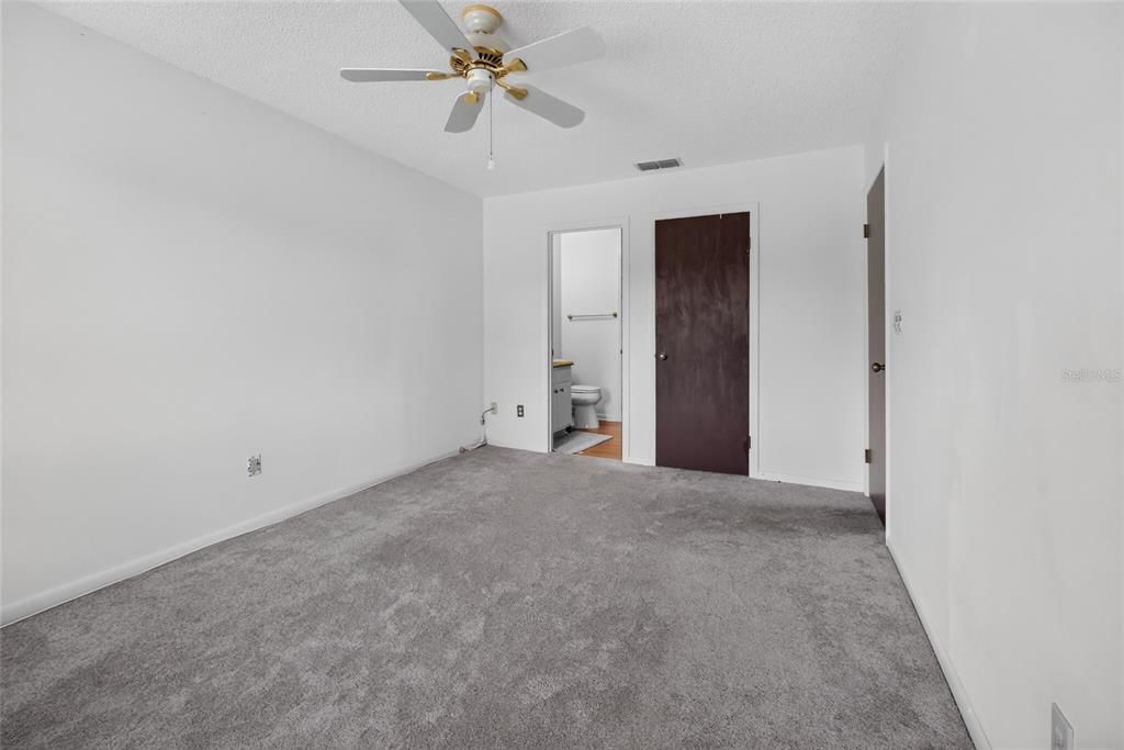 For Sale: $119,000 (2 beds, 1 baths, 1027 Square Feet)