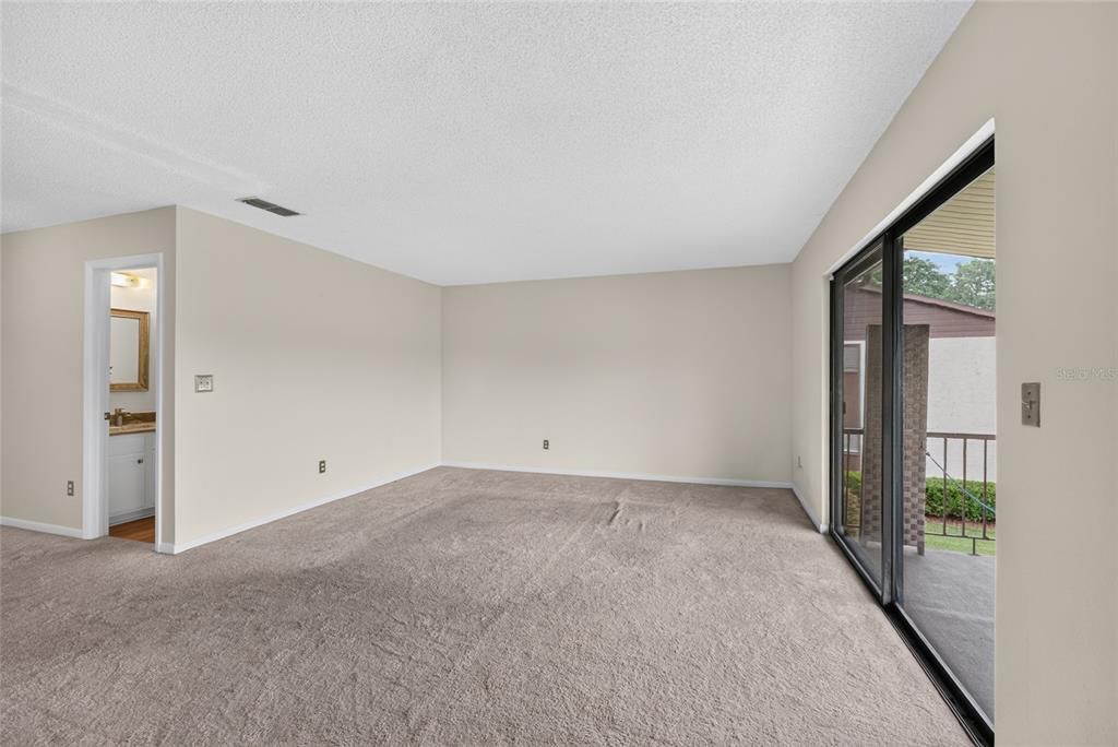 For Sale: $119,000 (2 beds, 1 baths, 1027 Square Feet)