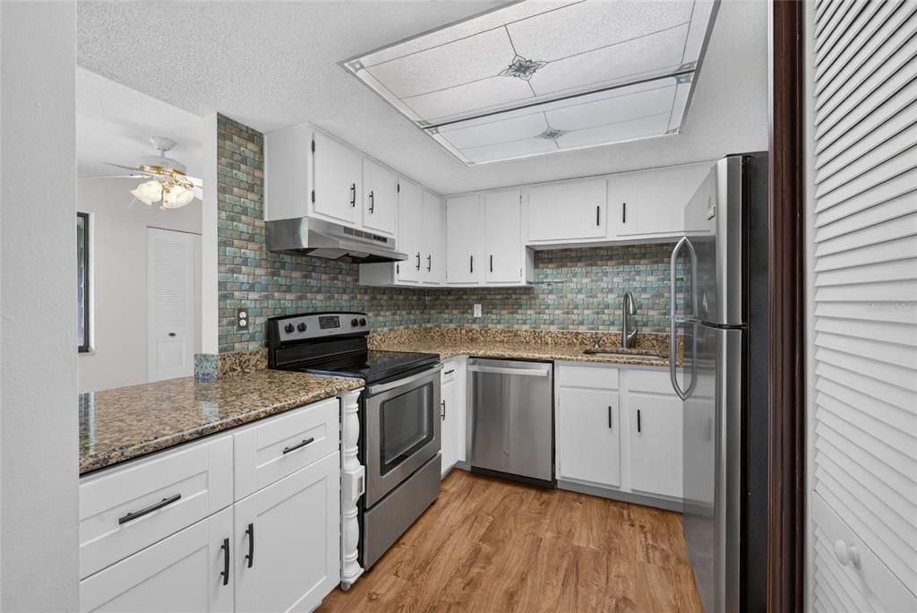 For Sale: $119,000 (2 beds, 1 baths, 1027 Square Feet)