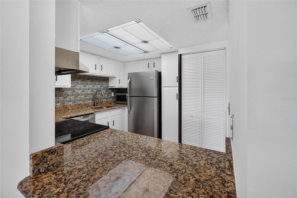 For Sale: $119,000 (2 beds, 1 baths, 1027 Square Feet)