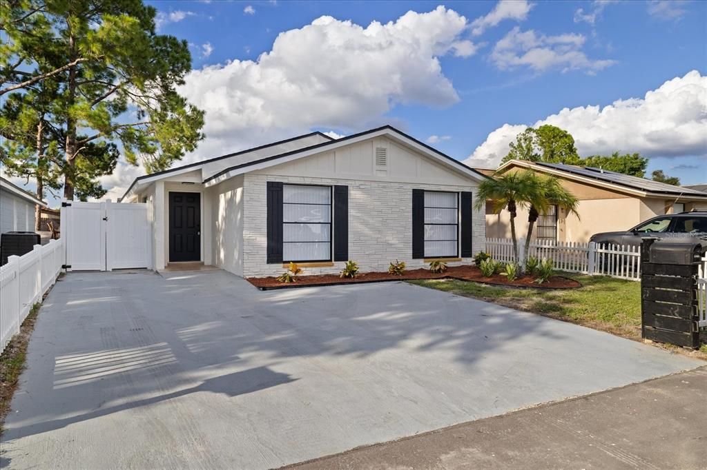 For Sale: $394,900 (4 beds, 2 baths, 1173 Square Feet)
