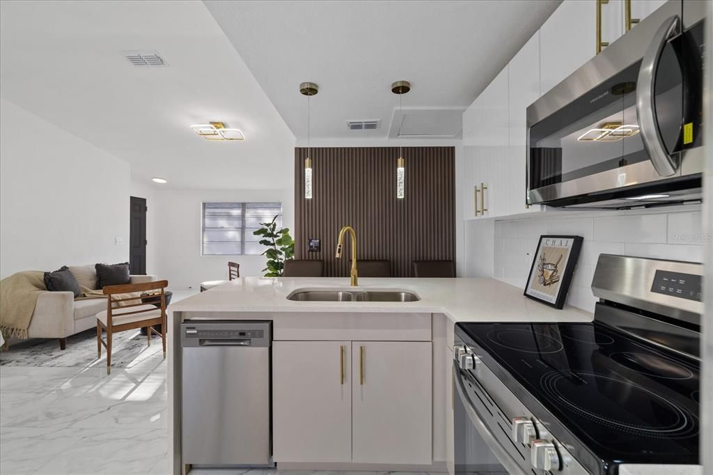 For Sale: $394,900 (4 beds, 2 baths, 1173 Square Feet)