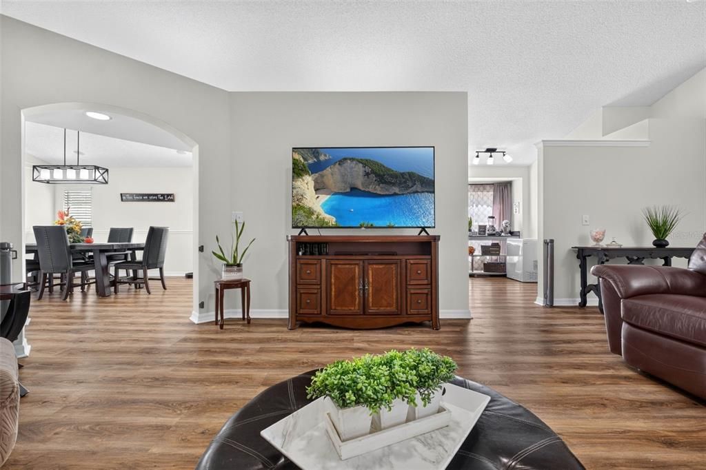 Active With Contract: $385,000 (3 beds, 2 baths, 1628 Square Feet)