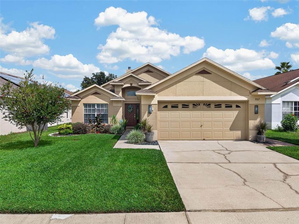 Active With Contract: $385,000 (3 beds, 2 baths, 1628 Square Feet)