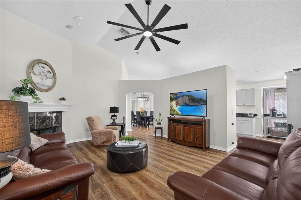 Active With Contract: $385,000 (3 beds, 2 baths, 1628 Square Feet)