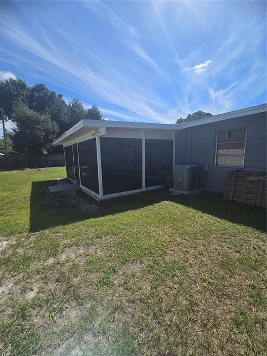 For Rent: $2,400 (2 beds, 1 baths, 1080 Square Feet)