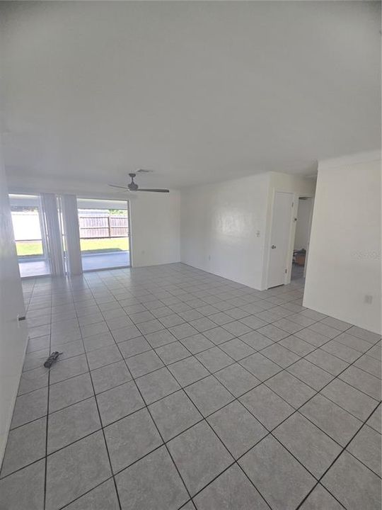 For Rent: $2,400 (2 beds, 1 baths, 1080 Square Feet)