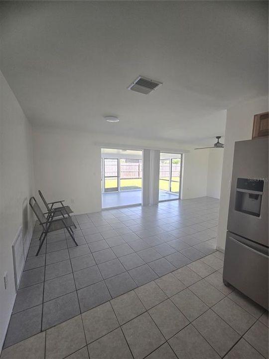 For Rent: $2,400 (2 beds, 1 baths, 1080 Square Feet)