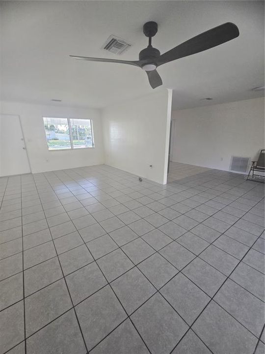 For Rent: $2,400 (2 beds, 1 baths, 1080 Square Feet)