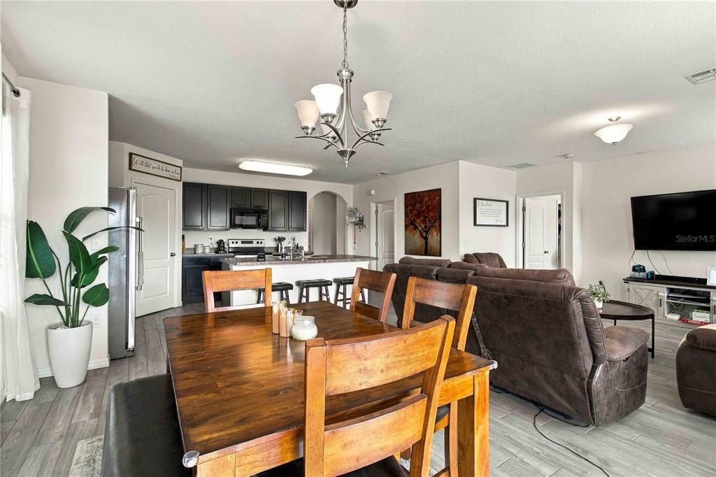For Rent: $2,550 (3 beds, 2 baths, 1626 Square Feet)