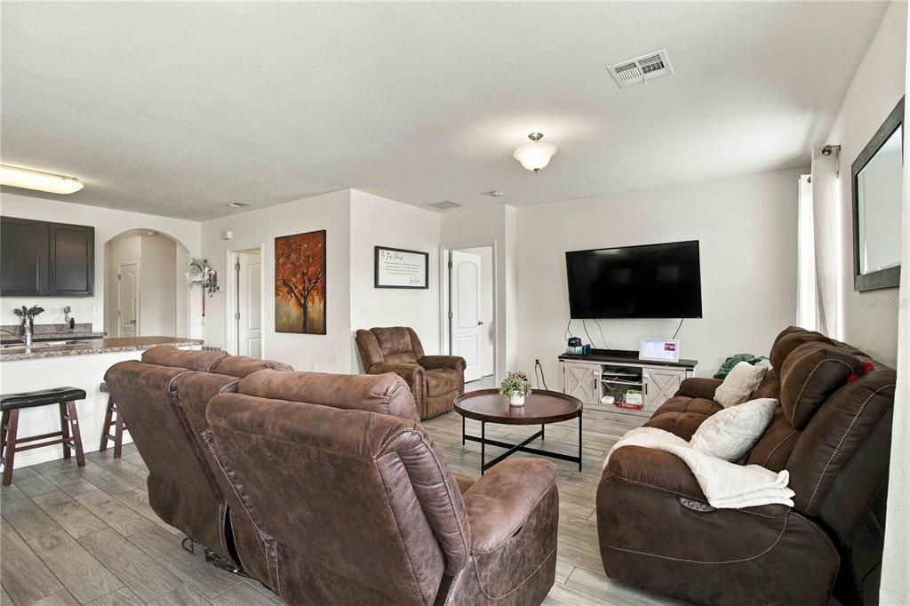 For Rent: $2,550 (3 beds, 2 baths, 1626 Square Feet)