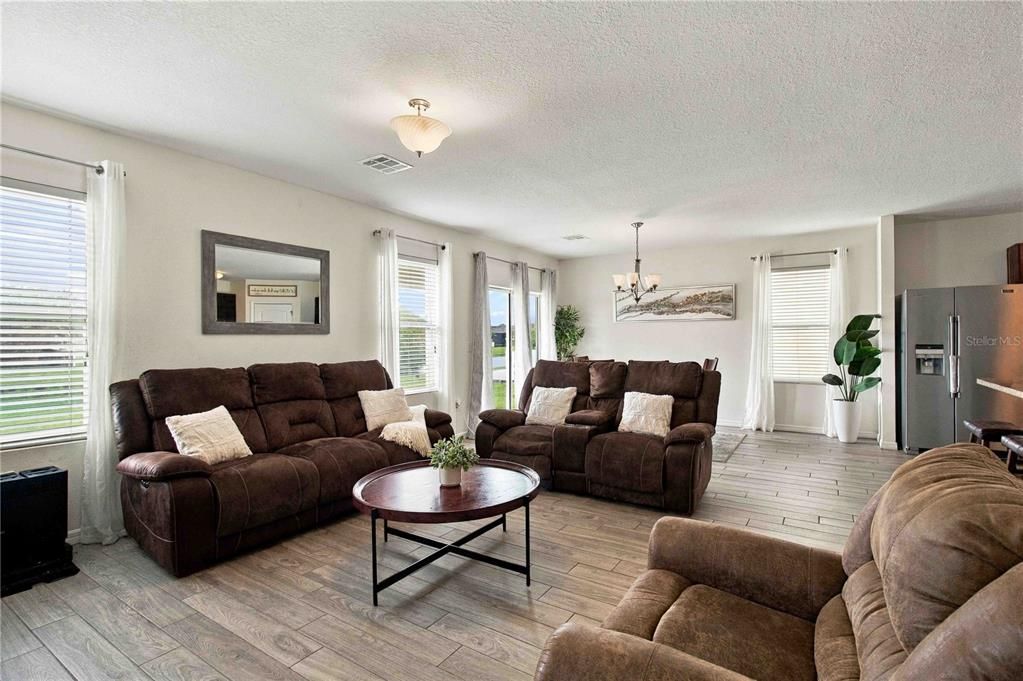 For Rent: $2,550 (3 beds, 2 baths, 1626 Square Feet)