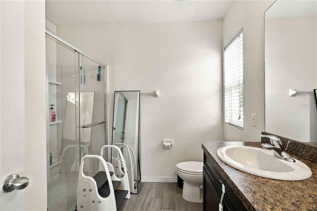 For Rent: $2,550 (3 beds, 2 baths, 1626 Square Feet)