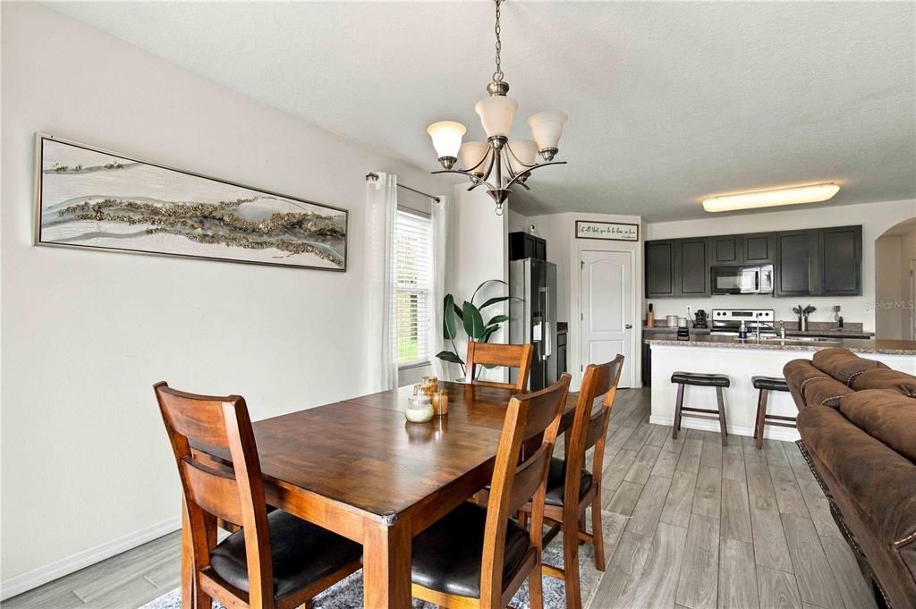 For Rent: $2,550 (3 beds, 2 baths, 1626 Square Feet)