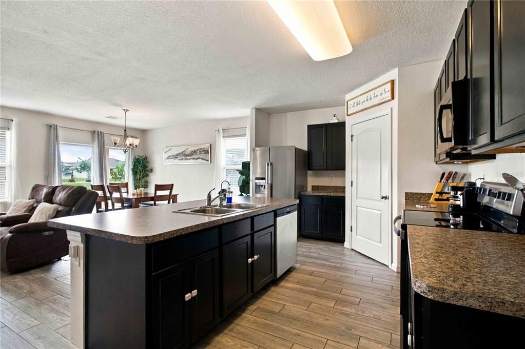 For Rent: $2,550 (3 beds, 2 baths, 1626 Square Feet)