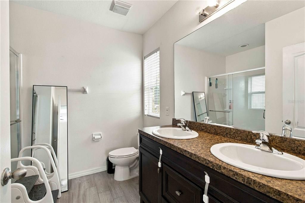 For Rent: $2,550 (3 beds, 2 baths, 1626 Square Feet)