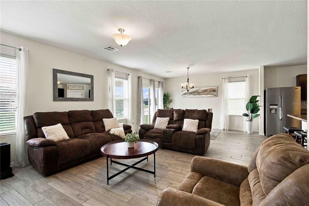 For Rent: $2,550 (3 beds, 2 baths, 1626 Square Feet)