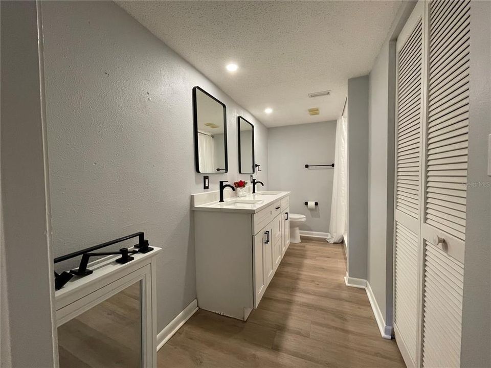 For Rent: $1,900 (2 beds, 2 baths, 1000 Square Feet)