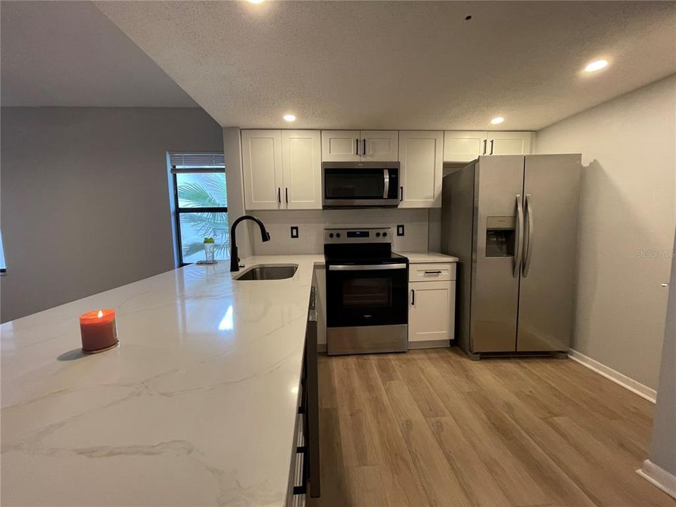 For Rent: $1,900 (2 beds, 2 baths, 1000 Square Feet)