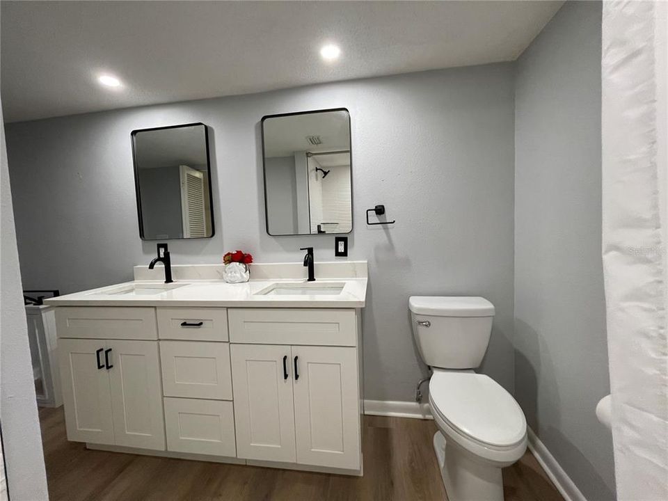 For Rent: $1,900 (2 beds, 2 baths, 1000 Square Feet)