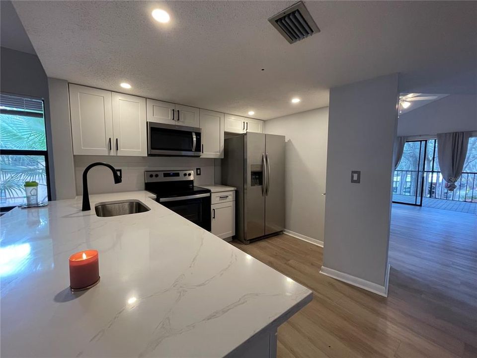 For Rent: $1,900 (2 beds, 2 baths, 1000 Square Feet)