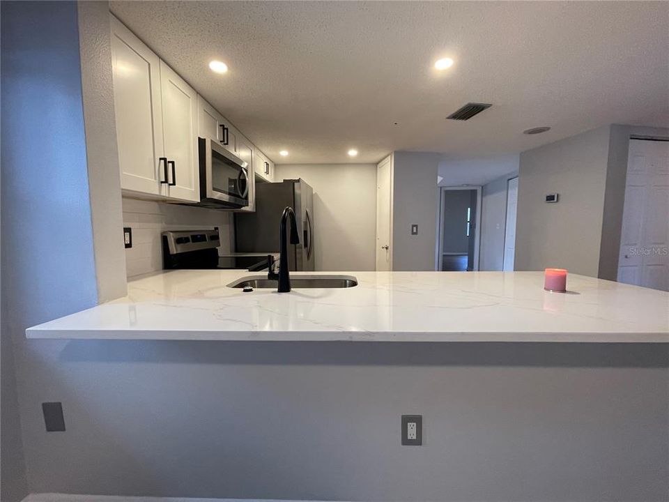 For Rent: $1,900 (2 beds, 2 baths, 1000 Square Feet)