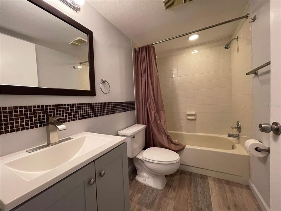 For Rent: $1,900 (2 beds, 2 baths, 1000 Square Feet)