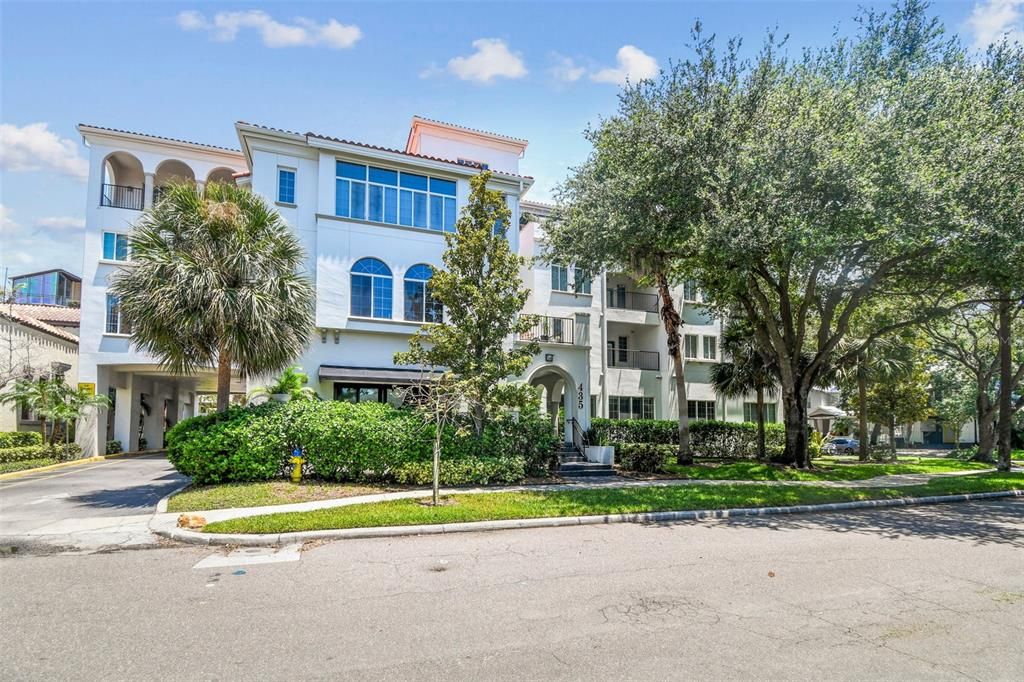 For Sale: $630,000 (2 beds, 2 baths, 1349 Square Feet)