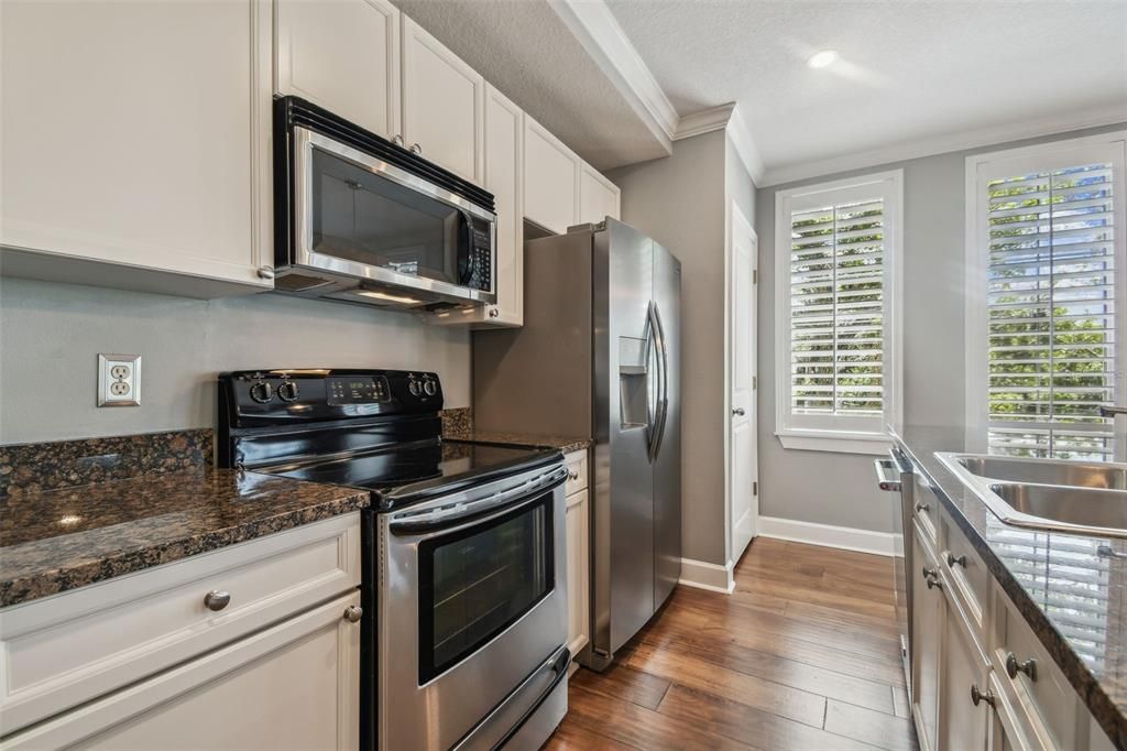 For Sale: $630,000 (2 beds, 2 baths, 1349 Square Feet)