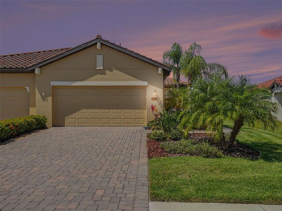 For Sale: $414,990 (3 beds, 2 baths, 1571 Square Feet)